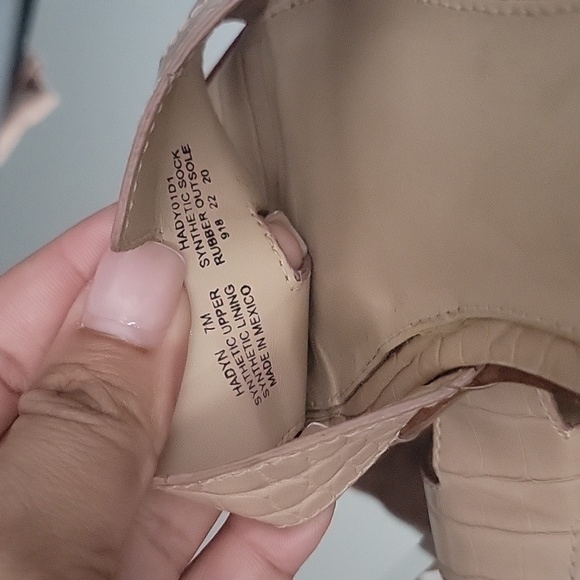 Steven| Crocodile Embossed Cutout Cushioned Slides Size 7 - Picture 7 of 8